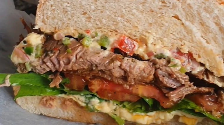Hace este sándwich de tapa de asado con esta receta simple 
