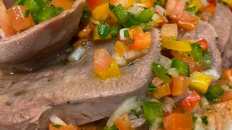 Hace lengua a la vinagreta con el paso a paso de una receta fácil