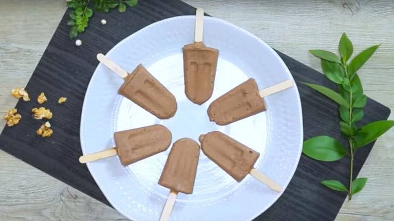 Hace paletas heladas de crema con esta receta fácil