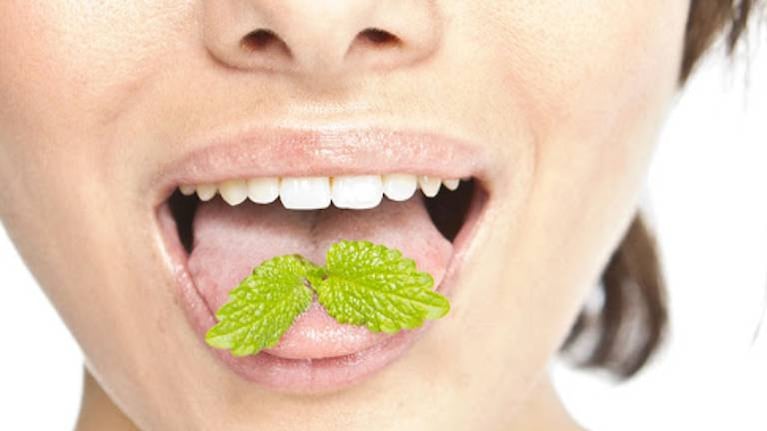 Halitosis, ¿por qué se produce el mal aliento y cómo se lo trata?