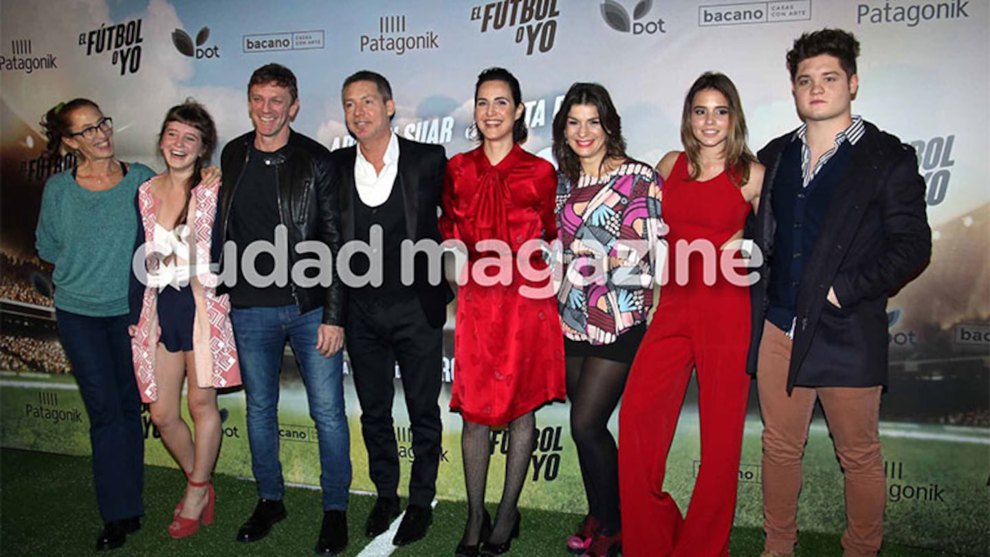 Hall de famosos en la avant premiere de El fútbol o yo.