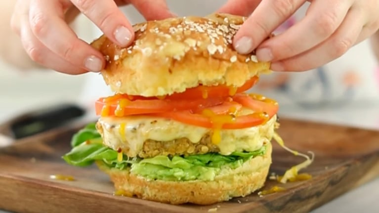 Hamburguesa vegetariana gigante: una receta perfecta para darse el gusto