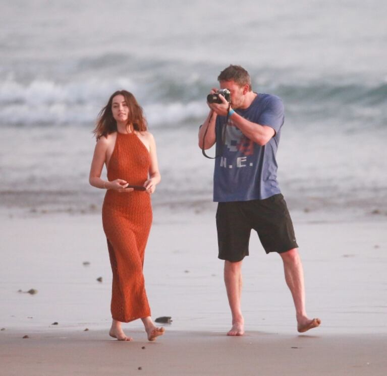 ¡Hay amor! Ben Affleck y Ana de Armas, enamorados y a los besos en las playas de Costa Rica