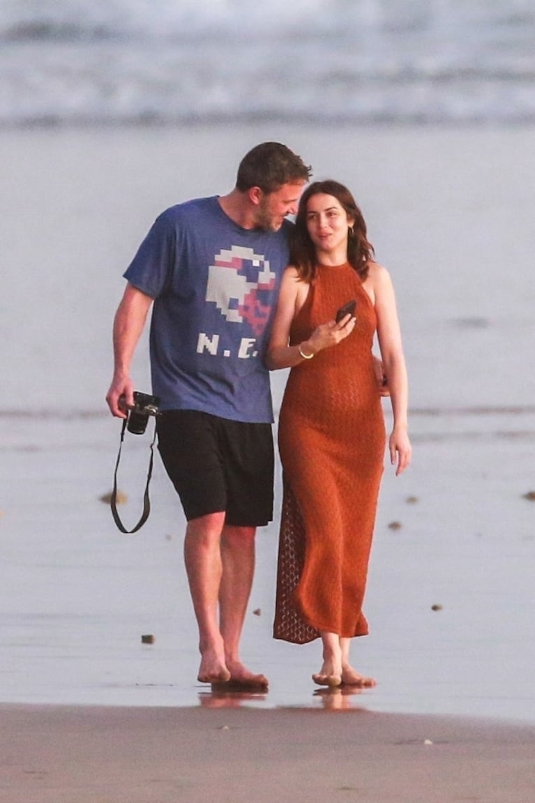 ¡Hay amor! Ben Affleck y Ana de Armas, enamorados y a los besos en las playas de Costa Rica