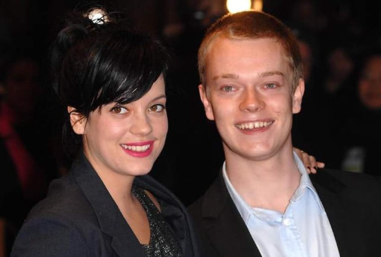 Hechos rápidos del hermano de Lily Allen: Alfie, actor de Juego de Tronos 