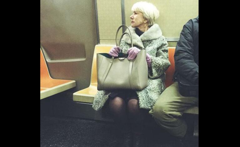 Helen Mirren en el subte de Nueva York. (Foto: Twitter)