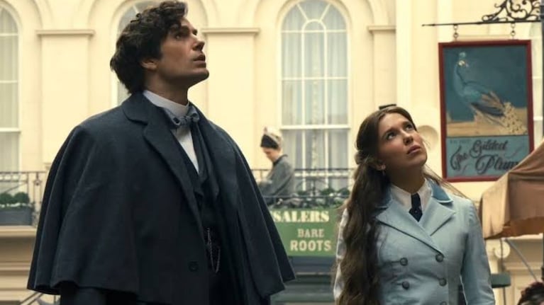 Henry Cavill interpreta a Sherlock Holmes en Enola Homles, por Netflix.