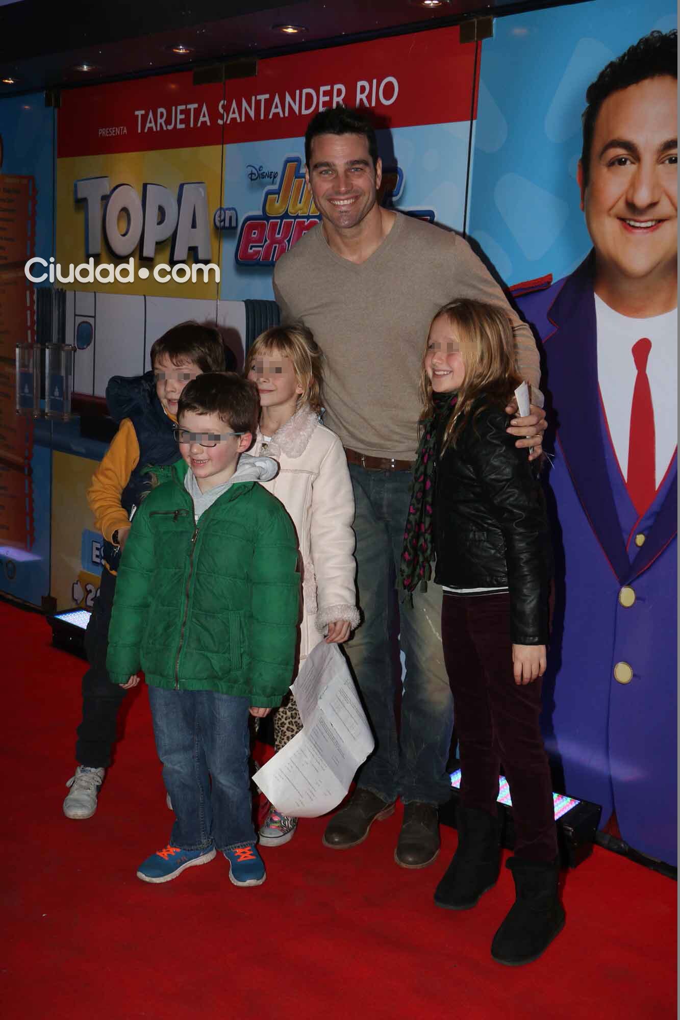 Hernán Drago, en el teatro Ópera viendo a Topa (Foto: Movilpress)