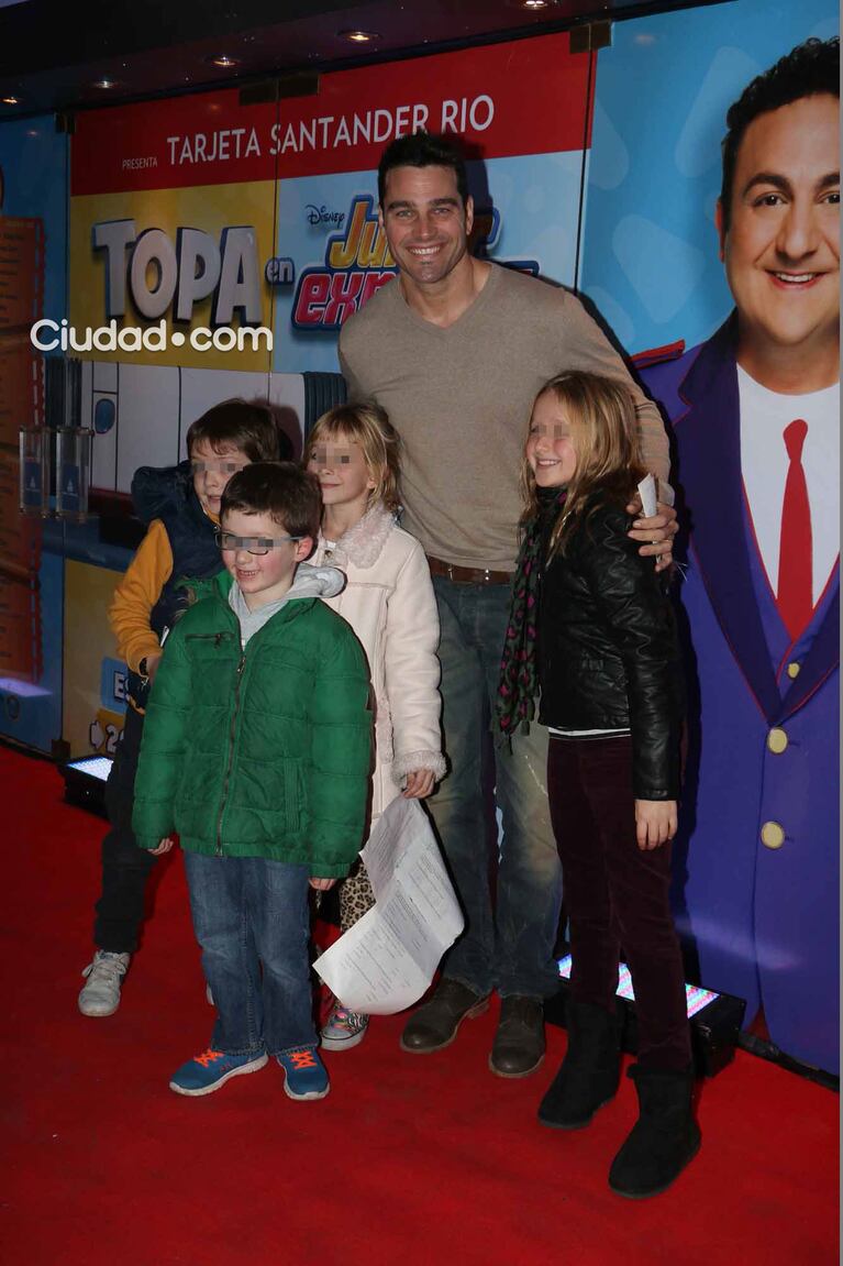 Hernán Drago, en el teatro Ópera viendo a Topa (Foto: Movilpress)