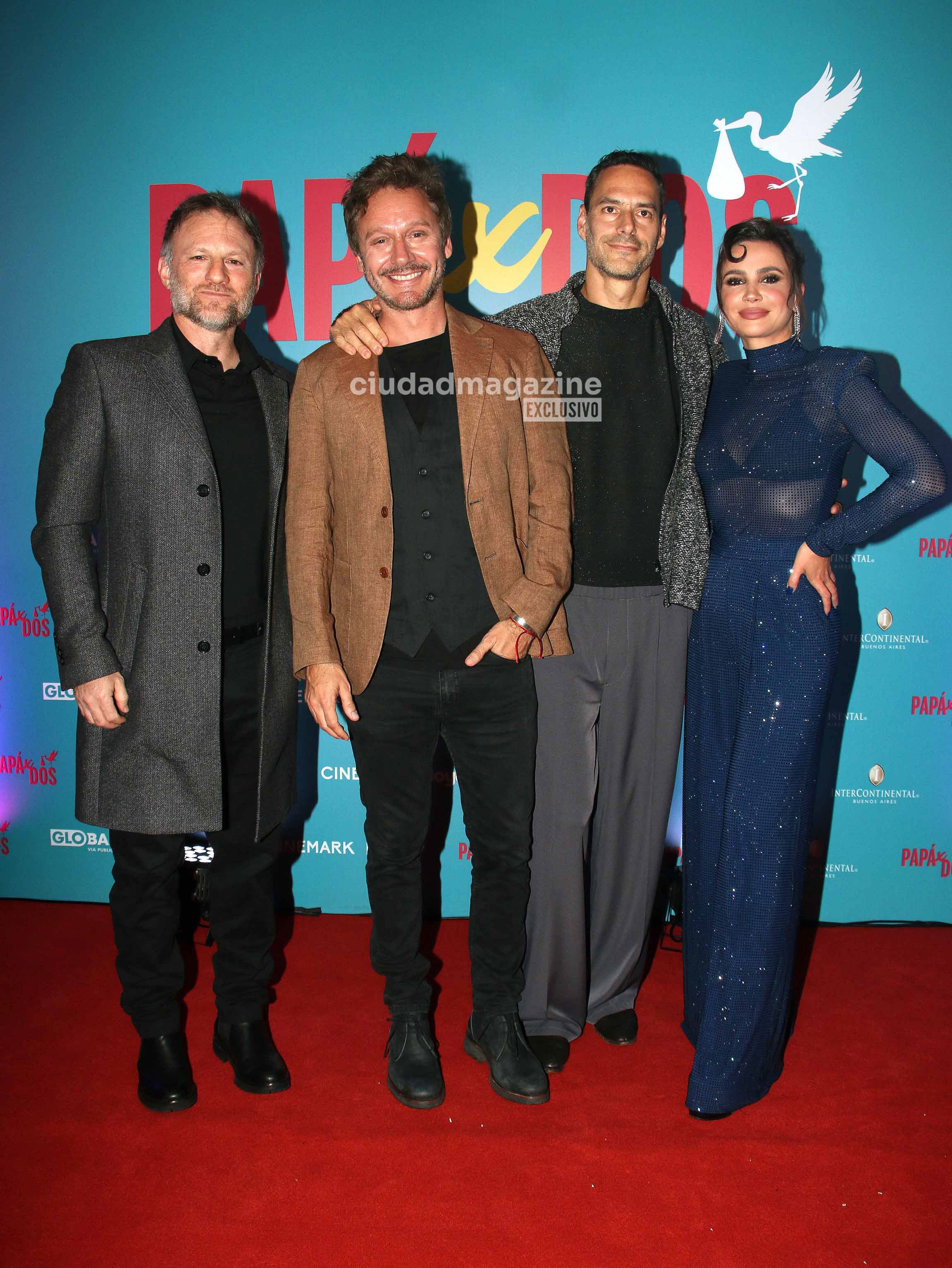 Hernán Guerschuny, Benjamín Vicuña, Julieta Poggio y Lucas Akoskin en la avant premier de Papá x dos. (Foto: @Movilpress)
