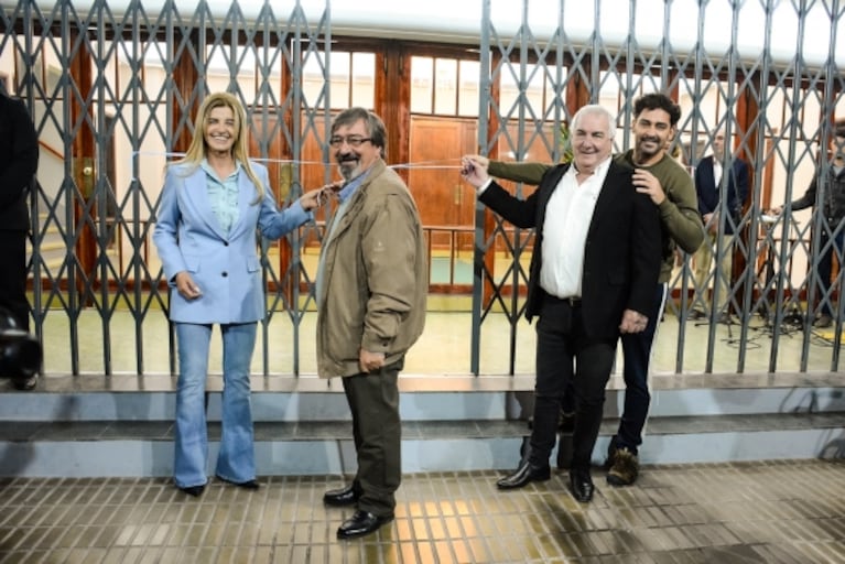 Hernán Piquín brilló en la gran inauguración del Teatro Cañuelas a sala llena