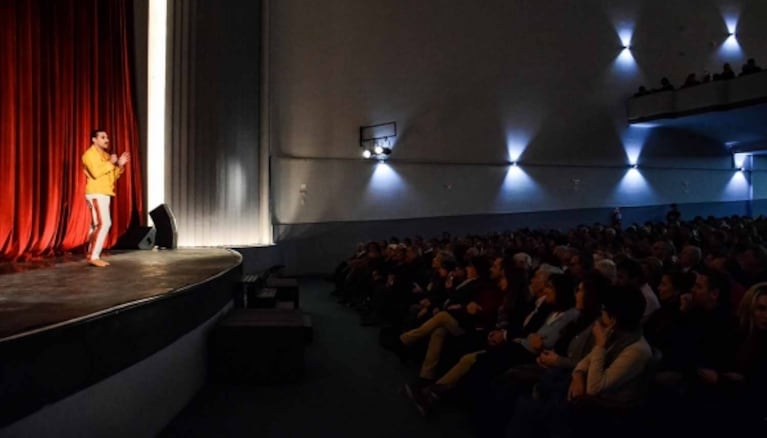 Hernán Piquín brilló en la gran inauguración del Teatro Cañuelas a sala llena