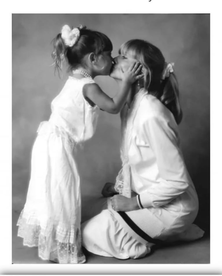Hija de Olivia Newton-John dedicó conmovedoras fotografías para recordar a su madre