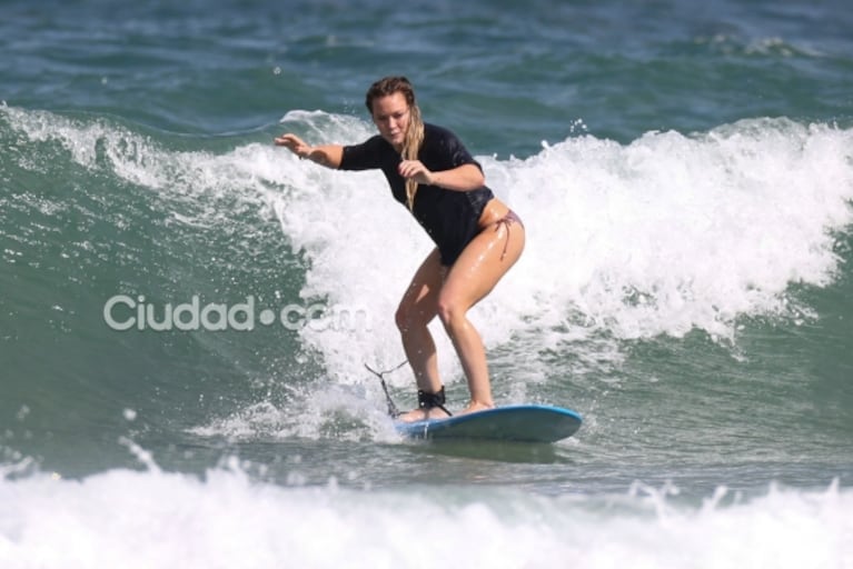 Hilary Duff, una diosa que se animó al surf en las olas de Hawaii