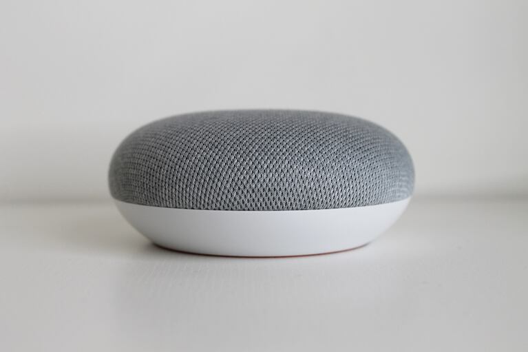 Home es la aplicación de Google que permite configurar, gestionar, automatizar y controlar de forma centralizada miles de dispositivos compatibles con el hogar.
