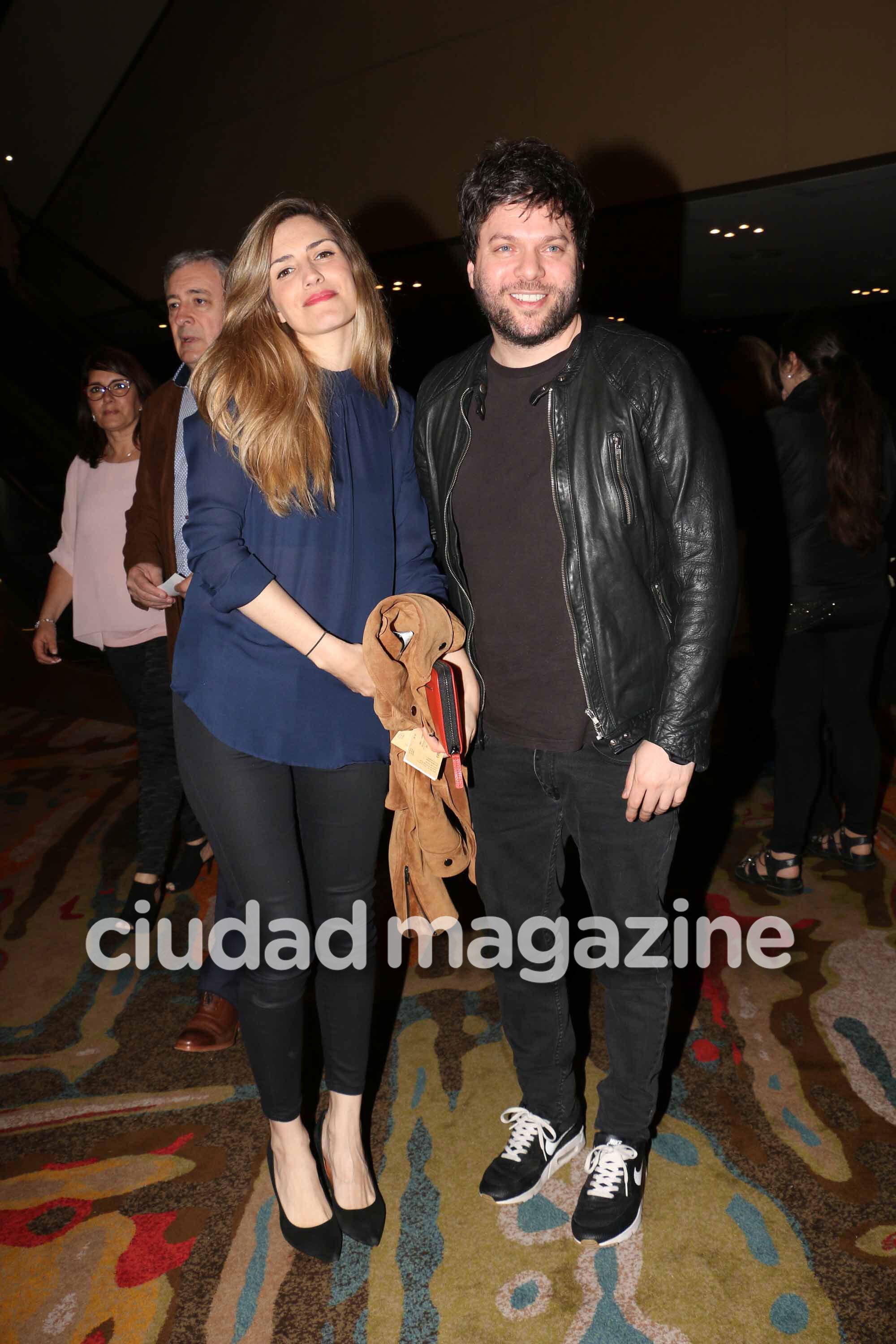 ¡Homenaje a Sandro! El show de Cristian Castro: invitados VIP, mimos en la platea ¡y un escatológico gesto del cantante! (Fotos: Movilpress)