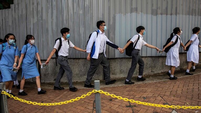 Hong Kong suspende clases presenciales ante el aumento de los contagios de coronavirus. Foto: New York Times.