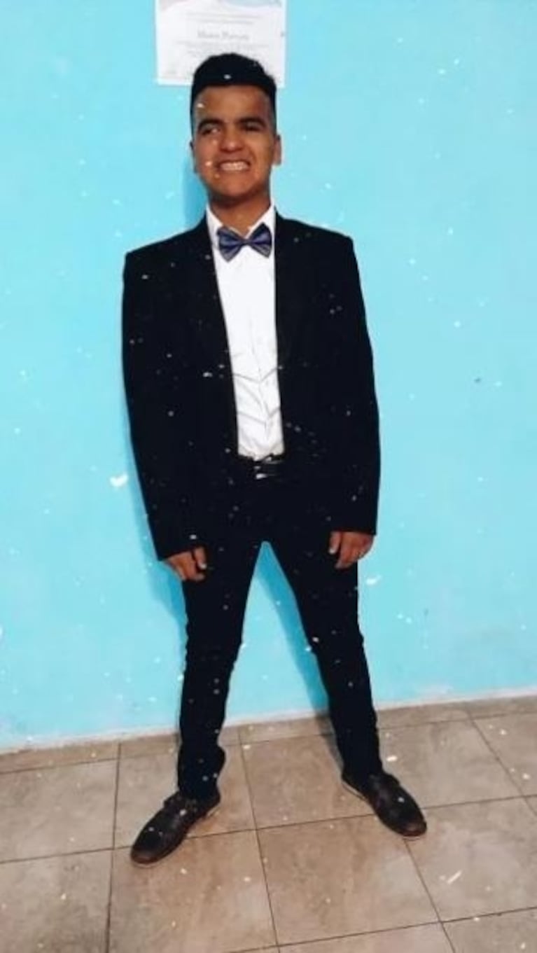 Horror en un colegio: golpean a un chico en un baño mientras los filma un compañero