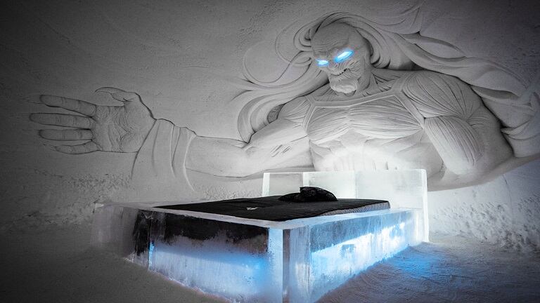 Hotel recrea sus instalaciones con figuras de hielo 