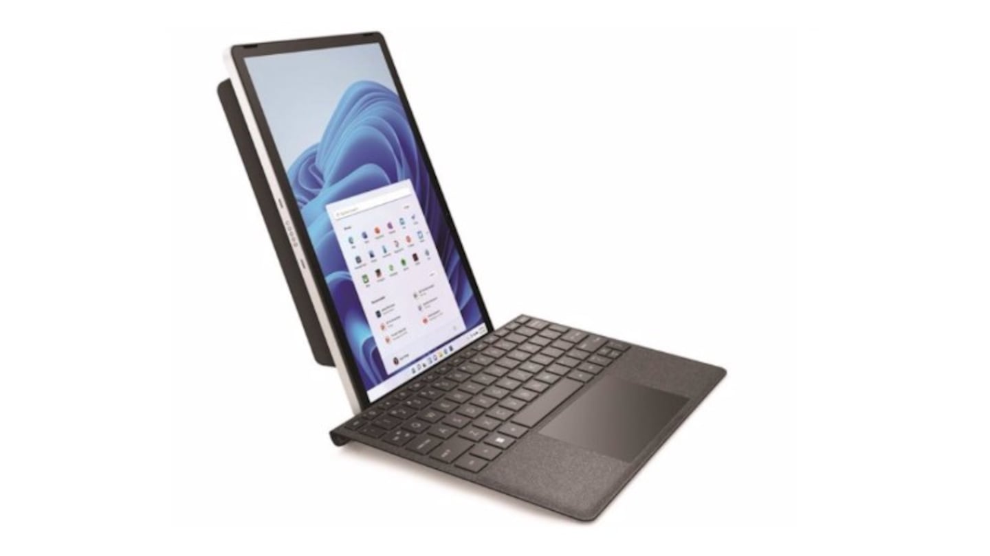 HP presenta un portátil vertical híbrido con tablet entre sus nuevos equipos para Windows 11