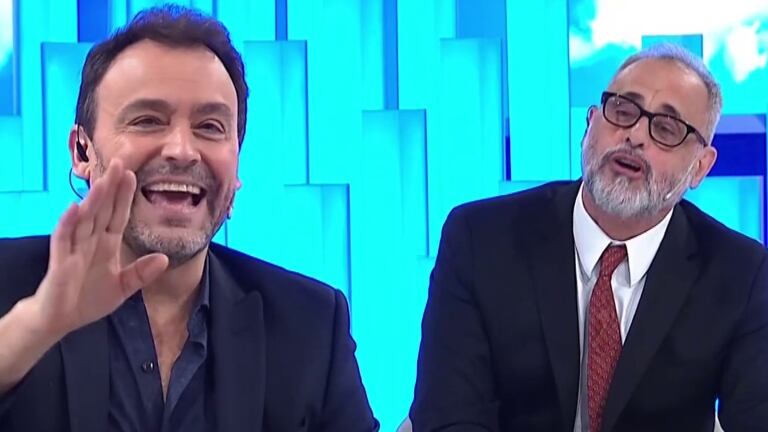 Divertido momento de Adrián Pallares con Jorge Rial en Intrusos: "No me doy vuelta para que no se me vea la pelada"