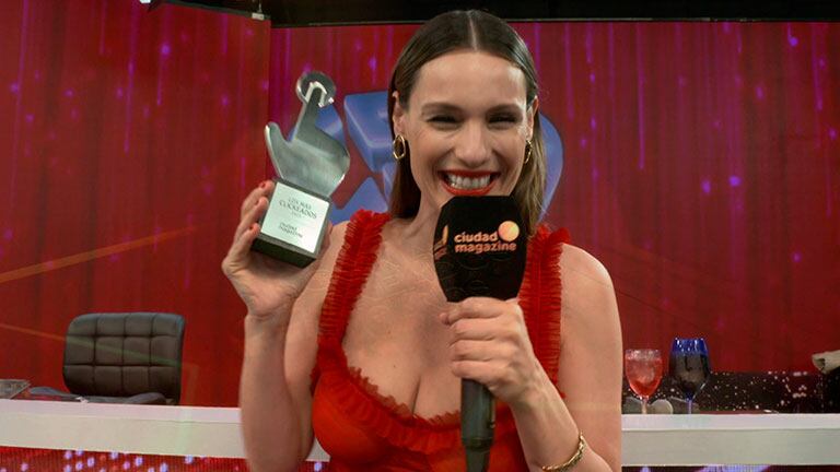 Pampita ganó el premio Los Más Clickeados 2021 y lo agradeció súper feliz