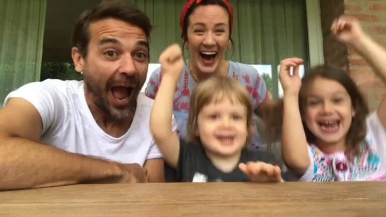 Paula Chaves grabó el momento en el que les contaba a Pedro Alfonso y a sus hijos que está en la dulce espera de una nena