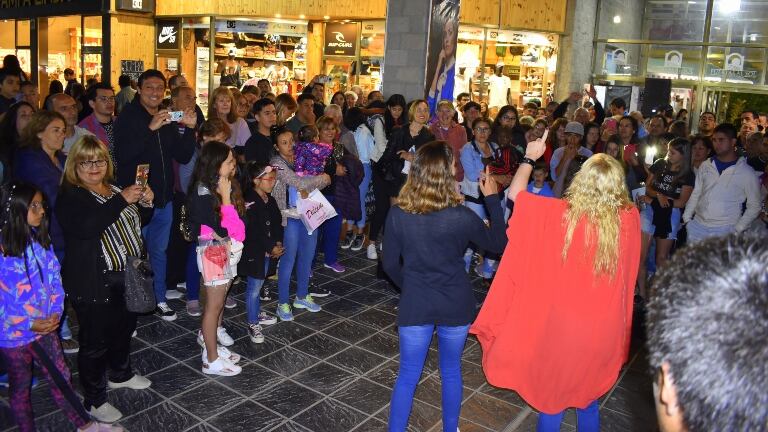 Esmeralda Mitre y su éxito arrollador en Las Grutas con la obra No soy yo, soy vos