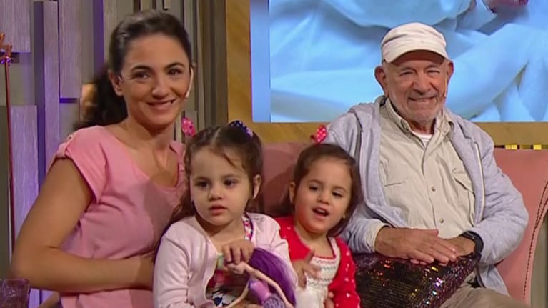 Norman Briski presentó en TV a sus gemelas Sibelina y Galatea: la historia de sus nombres