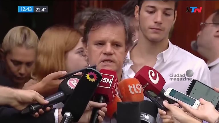 Enrique Sacco habló en el velatorio de Débora Pérez Volpin: "El cielo se equivocó"
