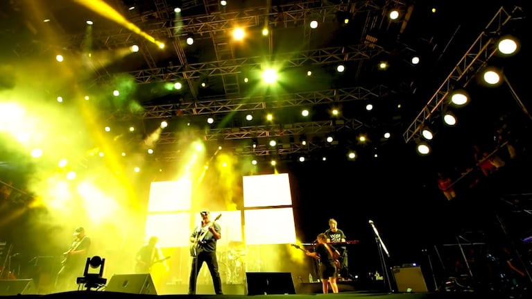 Miles de personas vibraron al ritmo de Las Pelotas y Damas Gratis
