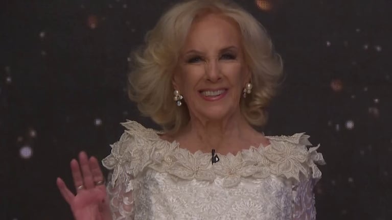 Mirtha Legrand comenzó el programa con su cumbia preferida