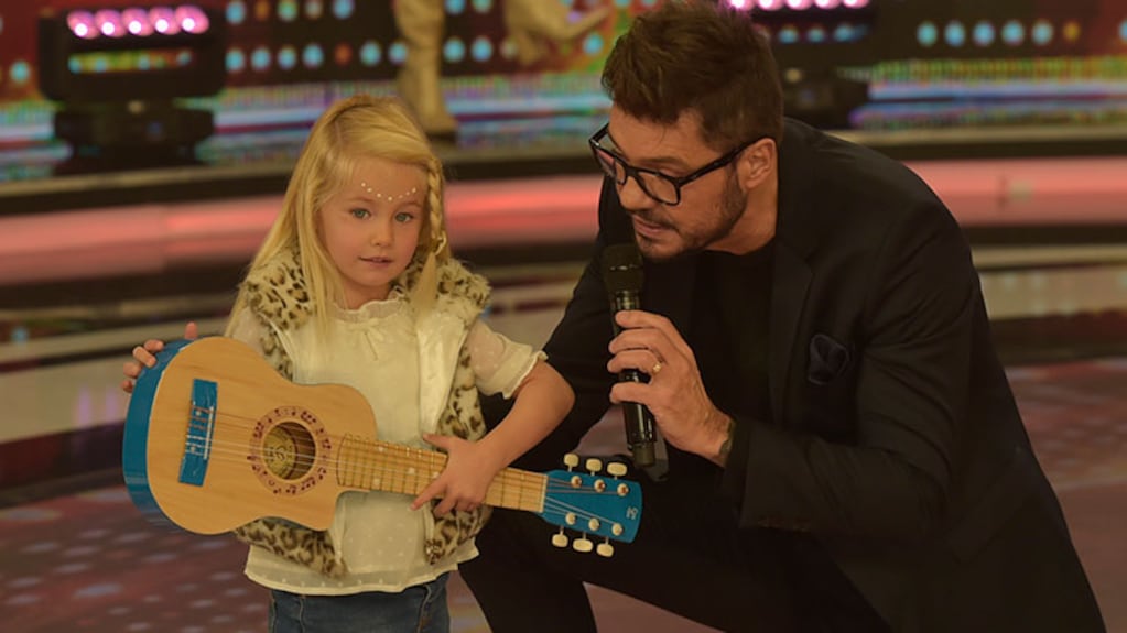 Matilda Salazar apareció en la pista de La Academia con una guitarra lista para cantar