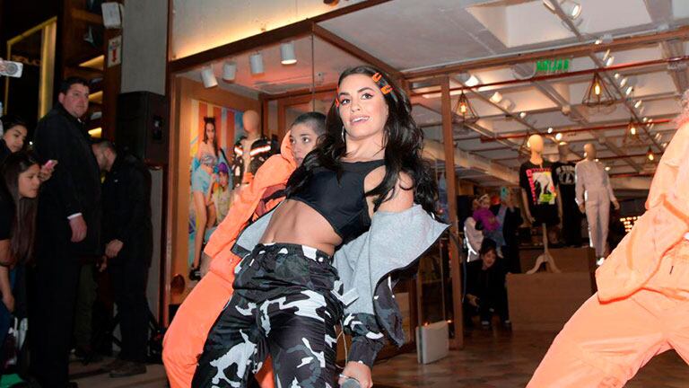 Lali Espósito hizo delirar a sus fans en un shopping