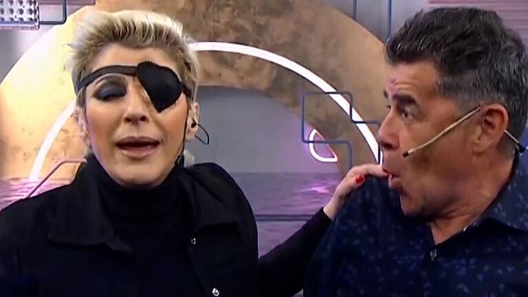 Carolina Papaleo apareció con un parche en el ojo en su programa y generó preocupación: “Tuve una úlcera”