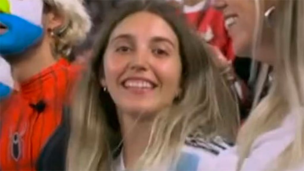 Mundial Qatar 2022: el video viral de la influencer Marti Benza en pleno partido de Argentina y Polonia 