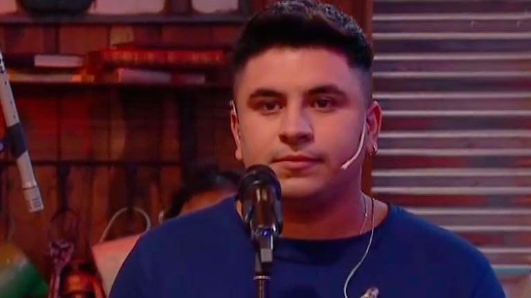 Francisco Benítez la rompió con sus canciones en La peña de Morfi