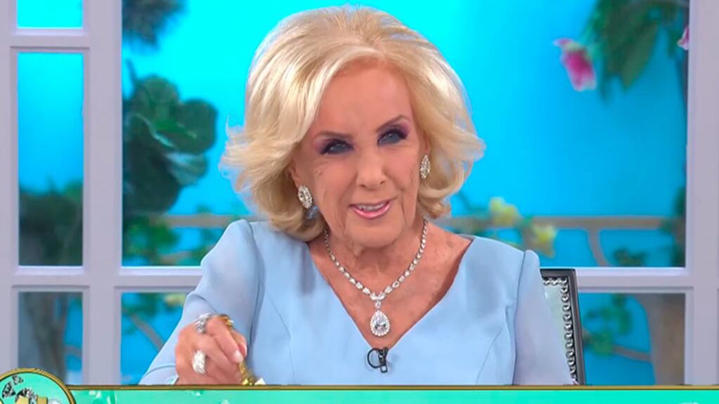 ¡Ya tuvo que usar la campana! El divertido “reto” de Mirtha a su producción en su gran regreso a la TV