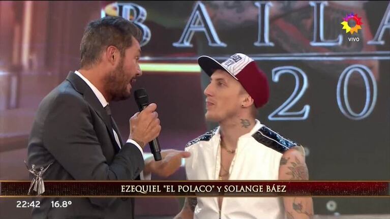 El tremendo beso del Polaco con su bailarina Solange Báez en el regaettón de ShowMatch