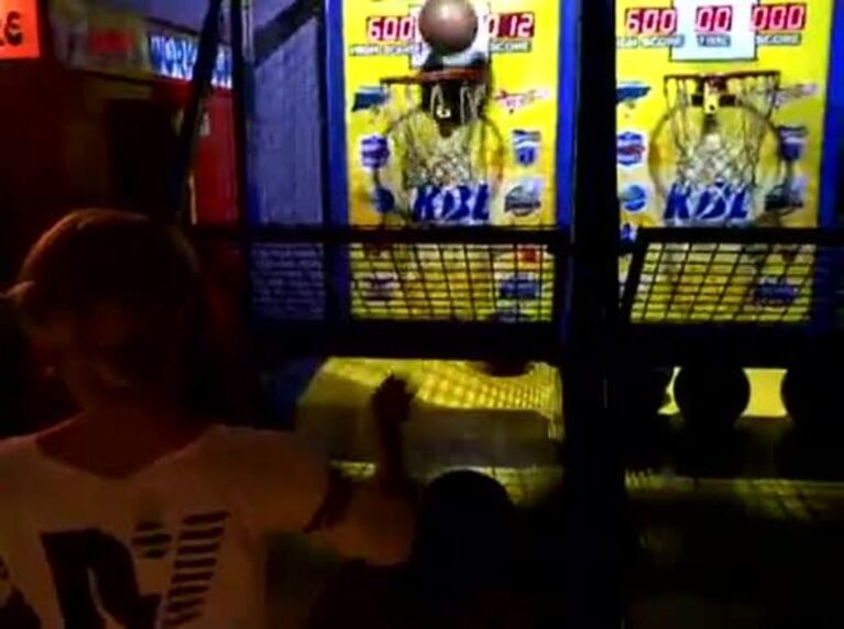 Gerard Piqué demostró que Shakira “la rompe” en el minibasquet: el video