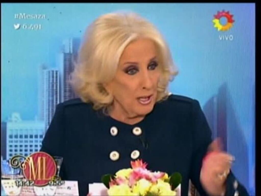 Coco Sily mató a una mosca en la mesa de Mirtha