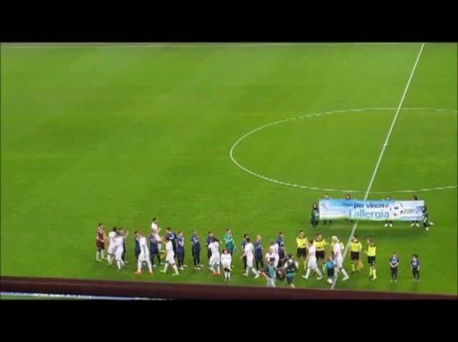 Maxi López le negó (otra vez) el saludo a Mauro Icardi en la cancha: ¡mirá el vulgar gesto que hizo!