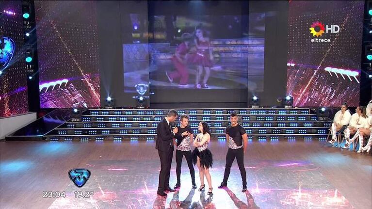 El merengue en familia de Ángela Torres con su novio en el Bailando