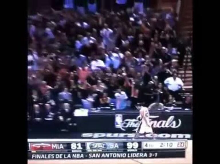 Manu Ginóbili, tetracampeón de la NBA: el video del emotivo abrazo con su mujer y la alegría de los famosos