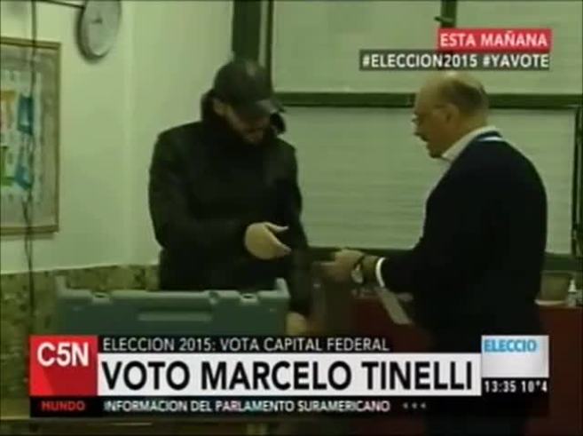 El blooper de Tinelli cuando salió de votar