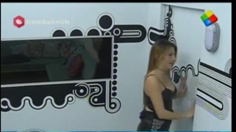 La reacción de Marian al ver que entraron a la casa su hermana Yasmín y Eloy, el hermano de Brian