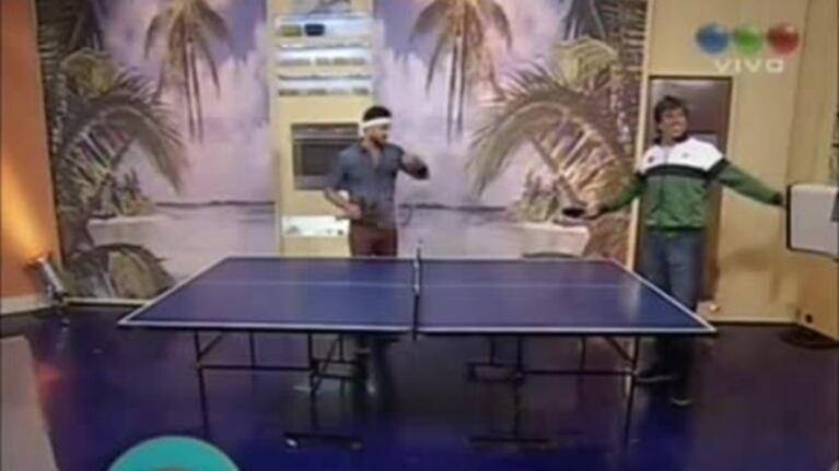 Leo Montero desafió a Charly Berlocq, el héroe de la Copa Davis, al ping pong...