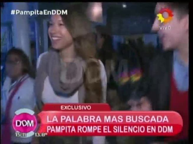 Pampita volvió de Ibiza y habló al bajar del avión: mirá la pregunta que la descolocó
