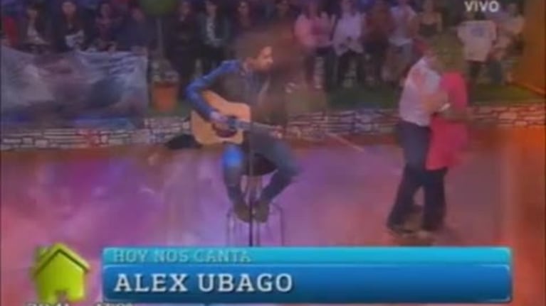 Maru Botana y un divertido blooper en vivo con Alex Ubago