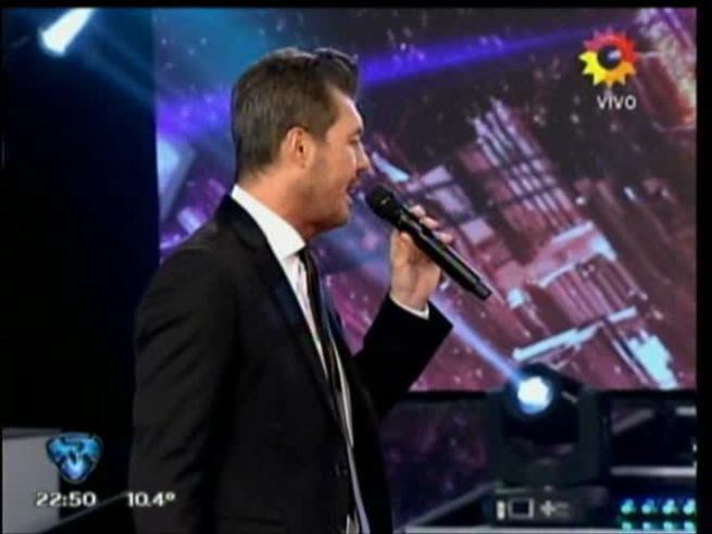 El cabeza de Marcelo Tinelli y Diego Maradona Jr. en el Bailando